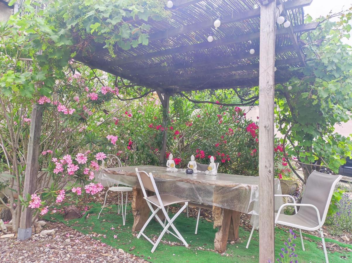 Ingrid Mary Apartment Nimes Bagian luar foto