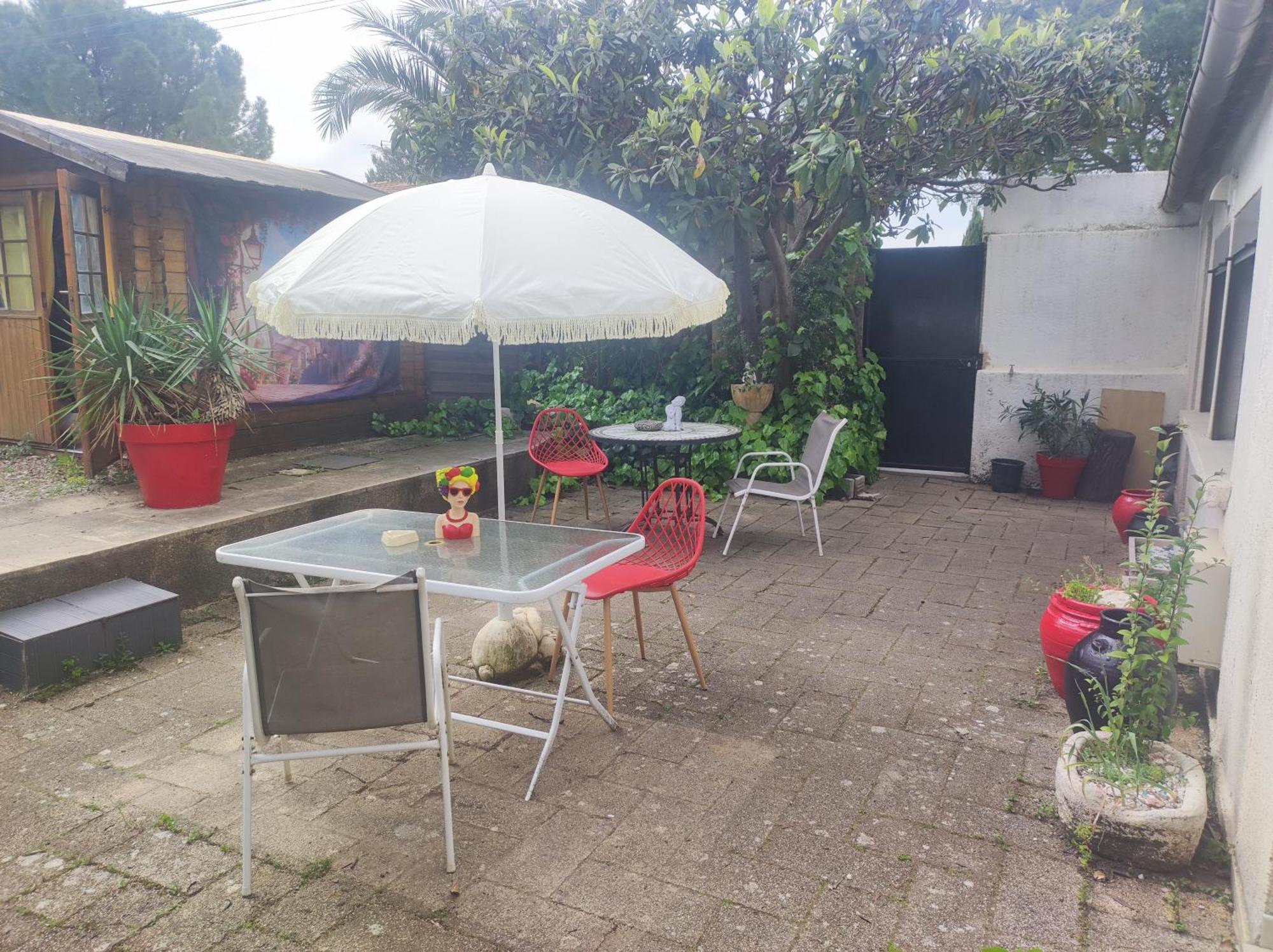 Ingrid Mary Apartment Nimes Bagian luar foto
