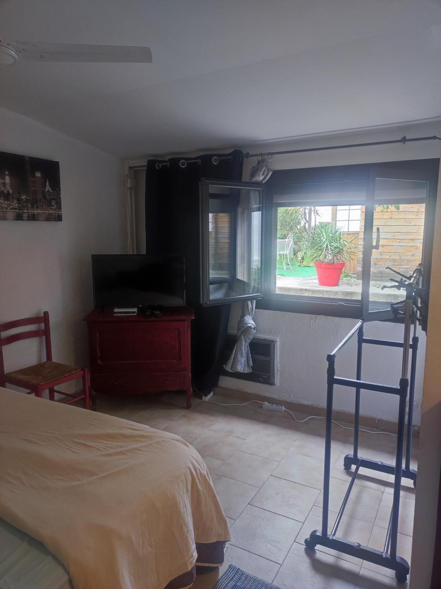 Ingrid Mary Apartment Nimes Bagian luar foto